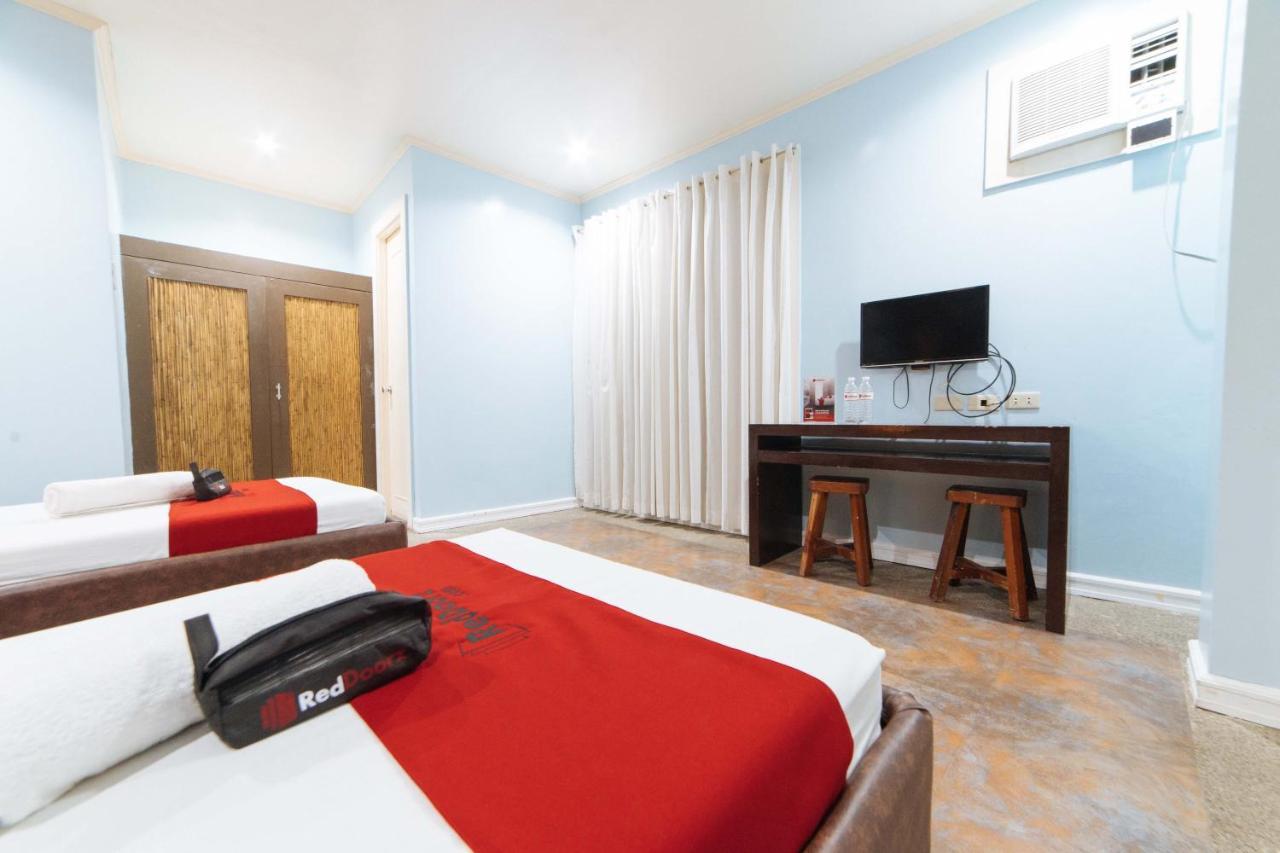 Reddoorz @ N Roldan Street Hotel Kalibo Bagian luar foto