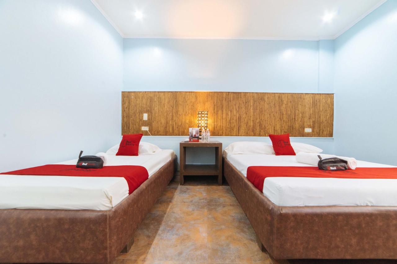 Reddoorz @ N Roldan Street Hotel Kalibo Bagian luar foto