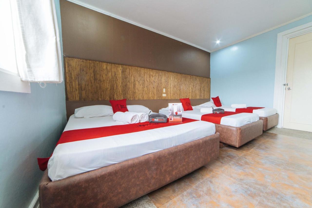 Reddoorz @ N Roldan Street Hotel Kalibo Bagian luar foto