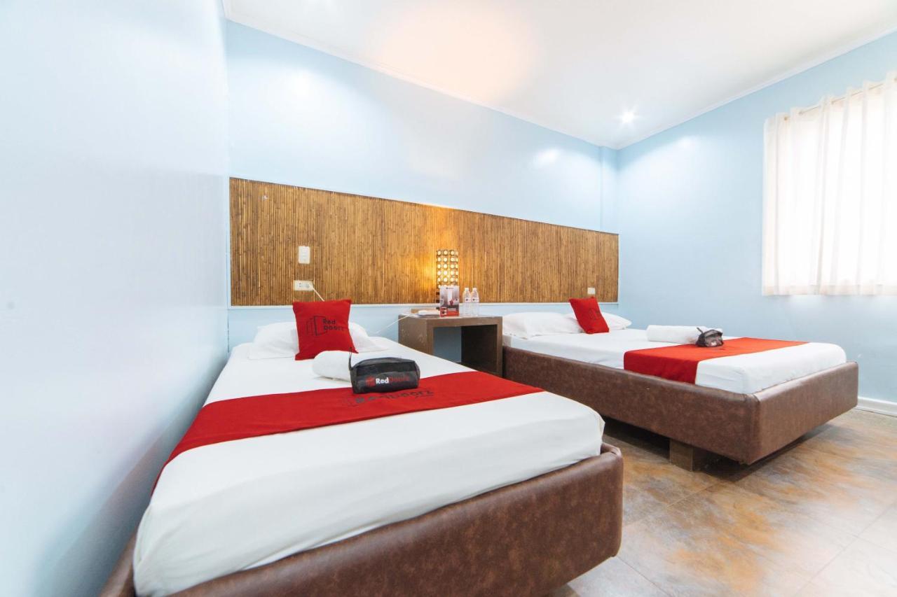 Reddoorz @ N Roldan Street Hotel Kalibo Bagian luar foto